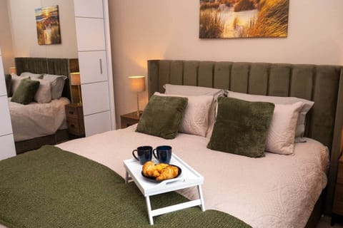 Super King bedroom with great storage, overlooks rear garden.