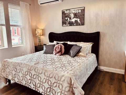 King Size bed with lots of pillows