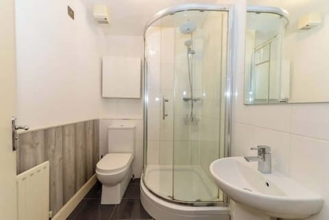 Modern City Apartment - 9 Min Walk to Belfast Centre Apartment in Belfast