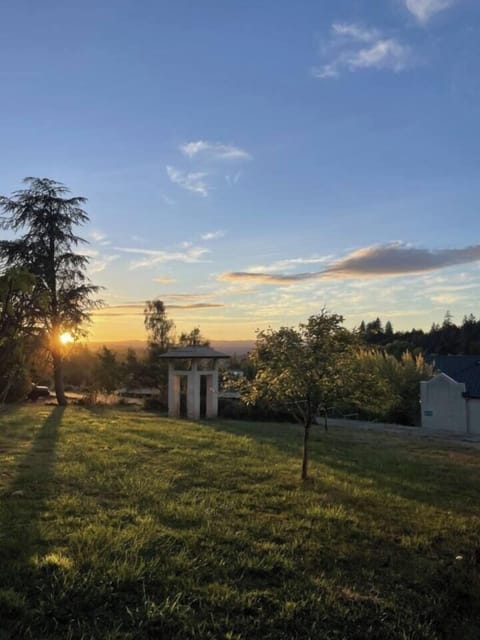 Wine Country Retreat Near Hagg Lake | 4 Queen Beds | Pet Friendly House in Willamette Valley