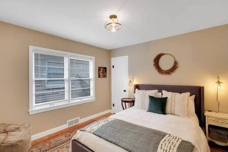 2BR/1BA Bourbon Bungalow - Expo Center House in Louisville