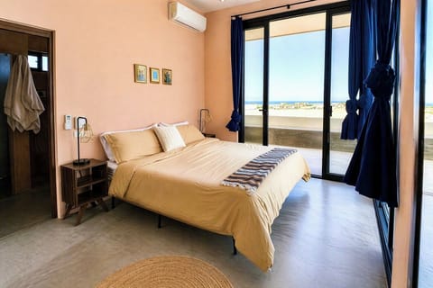 King bed | Air conditioning | Ceiling fan | Clothing storage | Hangers