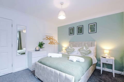 Bedroom Retreat: Tranquil space with stylish decor, perfect for restful nights and fresh mornings!