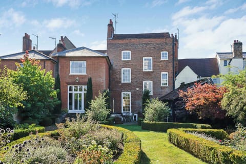 Garden Retreat: Explore lush gardens from this charming home in Hertfordshire!