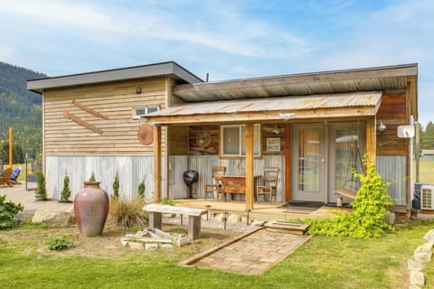 Athol Vacation Rental | Studio | 1BA | 400 Sq Ft