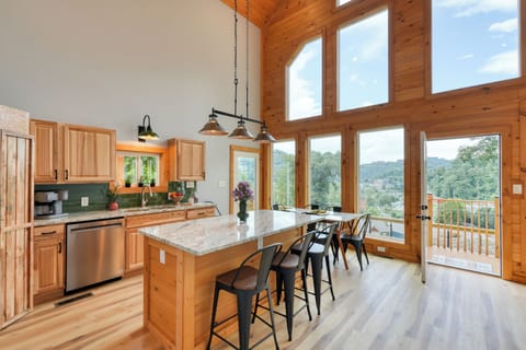 Wide and bright kitchen - whip up some culinary delights! (Perfect Too)