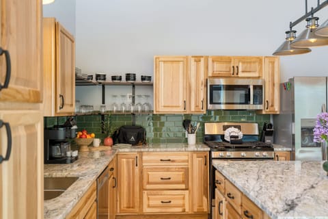 Ample counter space for meal prepping. (Perfect)
