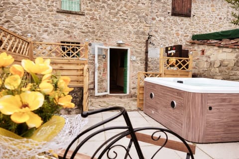 Autumn, Balcony / Terrace / Patio, Pool, Spring, Summer