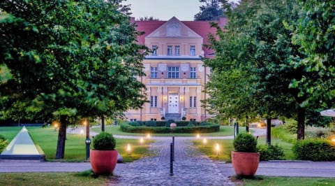 Hotel Exterior [summer]