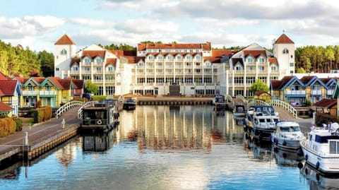 Hotel Exterior [summer]