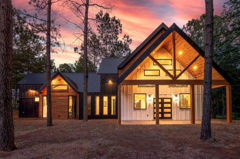 Your private cabin retreat—quiet, scenic, and serene