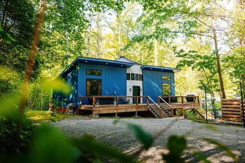 Welcome to The Derby by The Hideaways - your Red River Gorge family retreat!