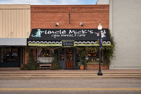 Uncle Mick’s Cajun Cafe—bold flavor, walking distance!