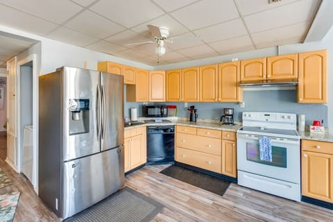 Sunset Kitchen | Granite Countertops | Refrigerator Wall Access