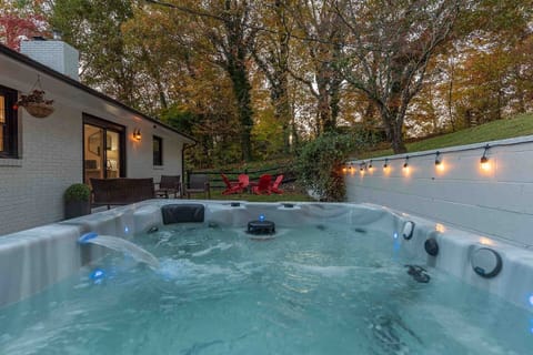 Lovely/ Clean 4 person hot tub - beach towels located at slider glass patio door