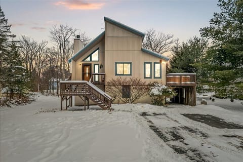 Charming, inviting, and picture-perfect—your getaway starts the moment you step up to the door.