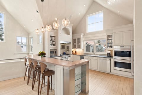 Newly remodeled, fully-stocked kitchen with double ovens.
