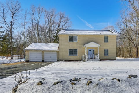 Newburgh Vacation Rental | 2BR | 1BA | 1,200 Sq Ft