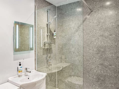 Bathroom | Illfracombe Retreats -178 Residences - Illfracombe Retreats, Illfracombe