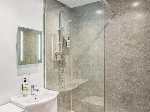Bathroom | 177 Residences - Illfracombe Retreats, Illfracombe