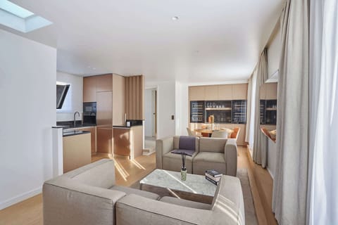 Salon avec cuisine ouverte