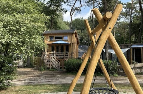 Recreatiepark Klein Zwitserland - Boomhut - front