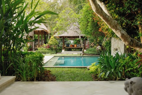 2. OUTDOOR - POOL