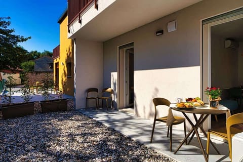 Patio esterno privato con affaccio dal soggiorno e dalla camera