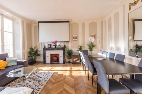 Living room, on the 1st floor, video projector, 1 sofa bed | VillaBarillerie1870 Large Gite Le Mans