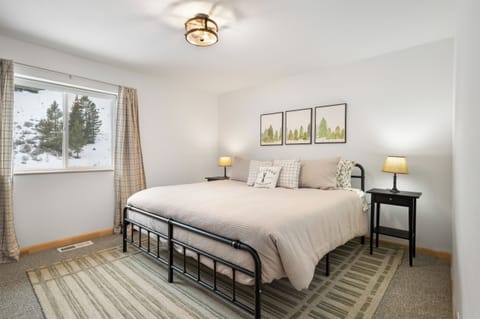 Bedroom 2 - king bed with slope views (Upper Level)