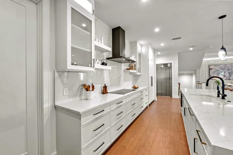 From morning coffee to evening dinners, this kitchen is well equipped.