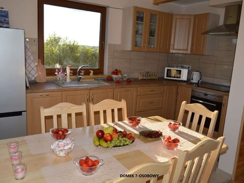 Food, Table, Countertop, Cabinetry, Furniture, Property, Tableware, Window, Wood, Interior Design