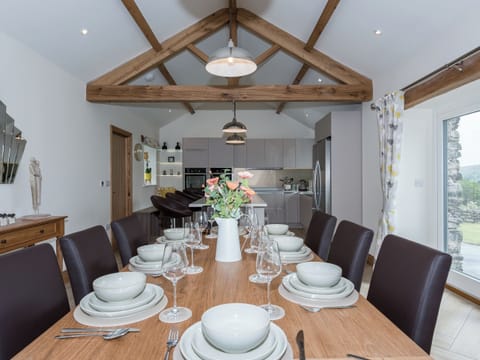 Dining area with vaulted ceiling and wood beams | The Hoggest - The Hoggest, Threlkeld, near Keswick