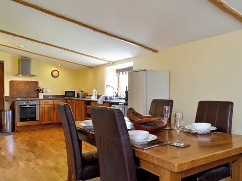 Kitchen and dining area | Shepherd’s Cottage - Bings Farm, Whaley Bridge near Buxton