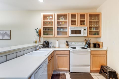 Kitchen | Refrigerator