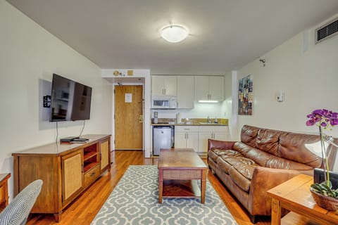 Single-Story Studio | 35th-Floor Unit