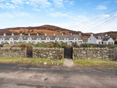 Exterior | 10 The Apostles - Apostle Cottages, Lochranza