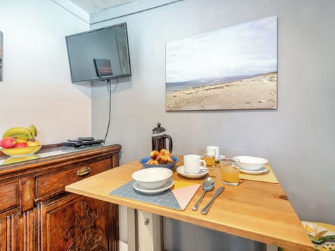 Living room/dining room | Apostles Back House - Apostle Cottages, Lochranza