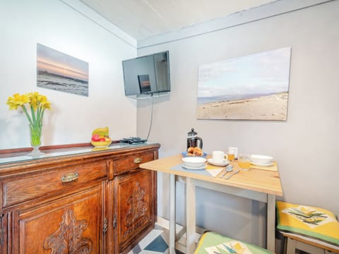 Living room/dining room | Apostles Back House - Apostle Cottages, Lochranza