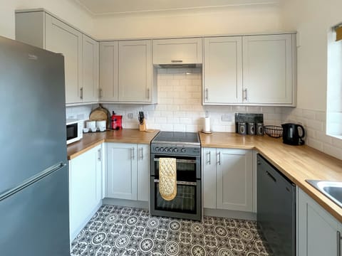 Kitchen | Seawinds 2A - Seawinds Retreats, Colwyn Bay