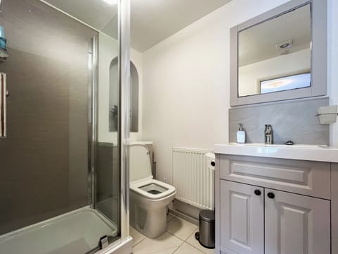 Bathroom | Return Again, Beaumaris