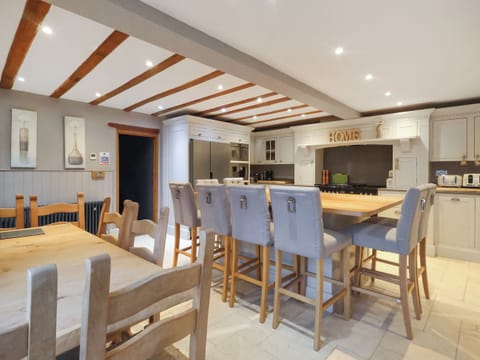 Kitchen/diner | Cotswold Valley Court Manor, Stroud