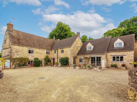 Exterior | Cotswold Valley Court Manor, Stroud