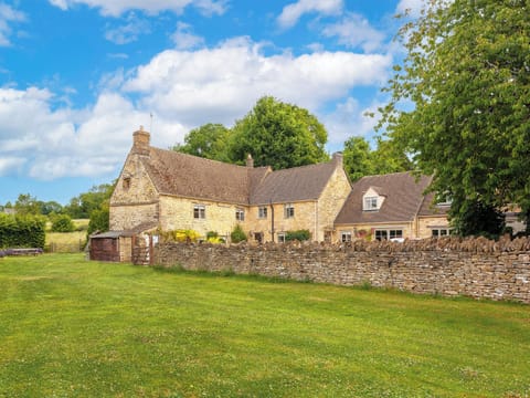 Exterior | Cotswold Valley Court Manor, Stroud