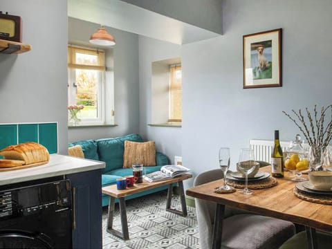 Open plan living space | Glan Yr Afon, Llandundo Junction