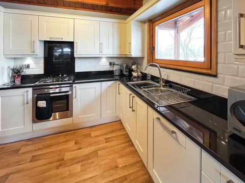 Kitchen | Avocet Lodge - Tattershall Retreats, Horncastle