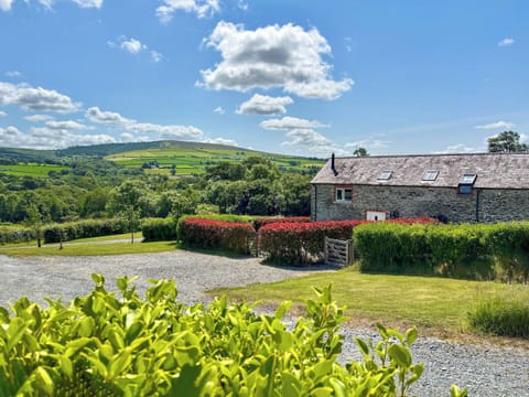 Outdoor | The Barn - Glanpwlldu Holidays, Boncath