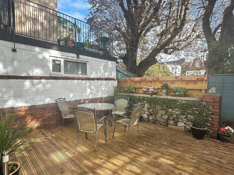 Outdoor | Ocean Breeze - Seashore Apartments, Paignton