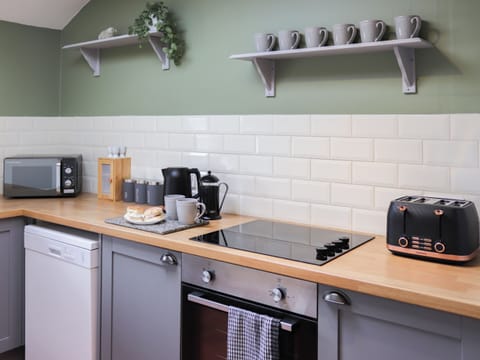 Kitchen | Towy Cottage - Ffynnongrech Farm Cottages, Talley, near Llandeilo