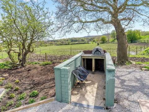 Built-in-BBQ | Harans Vardo - Houghton Barn Farm, Altham